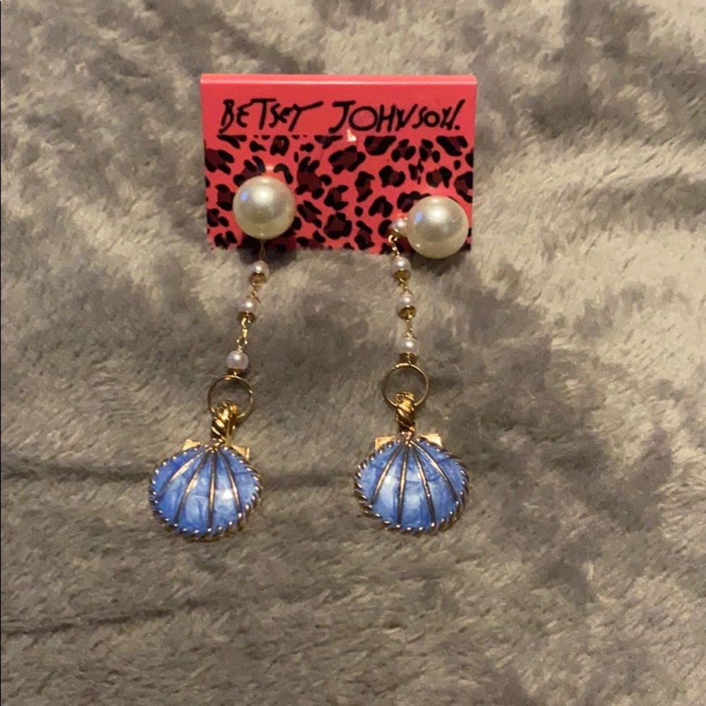 Betsy Johnson shell & pearl earrings